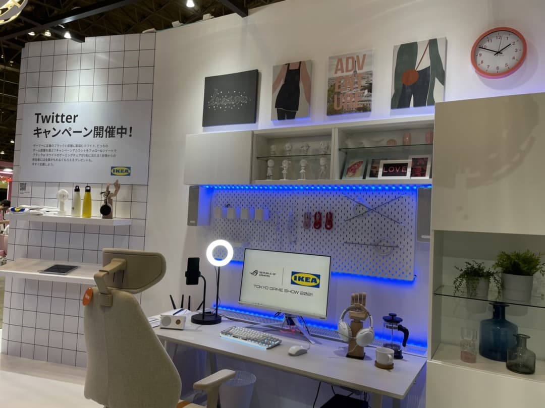 IKEA, a furniture manufacturer, exhibits furniture for gamers. They have a new desk with an electric lift function and a chair with a relaxed design.